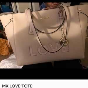 Michael Kors Cream Tote Bag with Structured Design